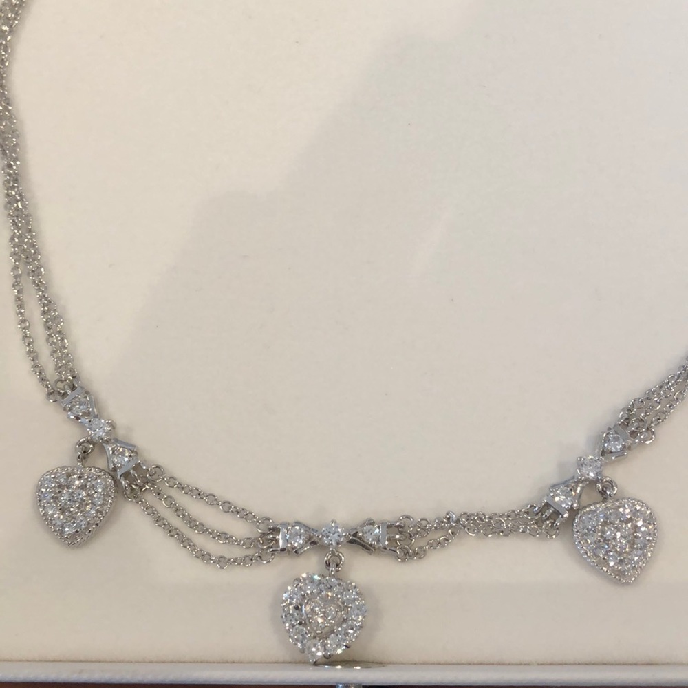 Necklace with 3 hanging hearts - Picture 2 of 4